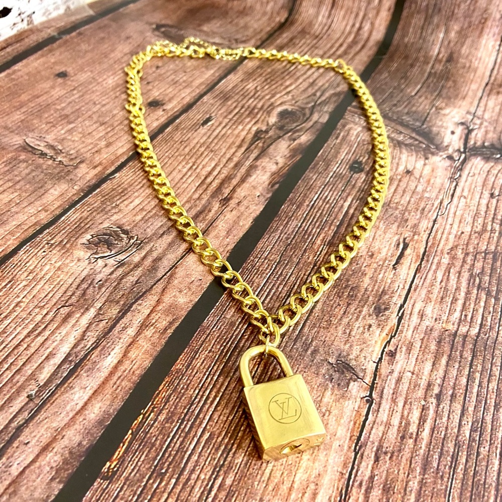 🔒Louis Vuitton Lock Necklace vintage lock🔒 - Picture 1 of 5